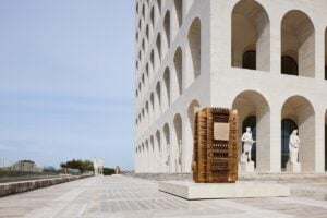 Arnaldo Pomodoro in mostra a Roma per Fendi al Colosseo Quadrato