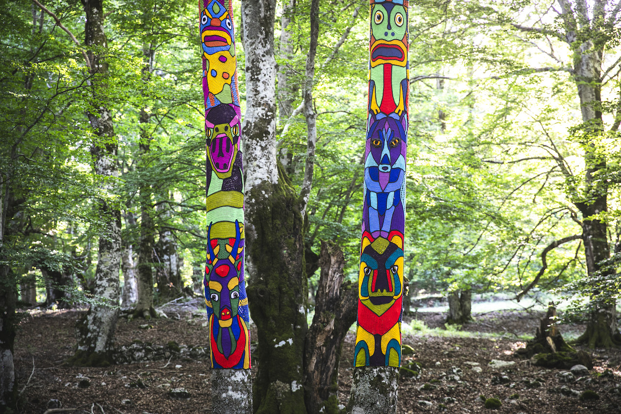 Accademia di Aracne, Totemi, ARTEPARCO, Parco Nazionale dell'Abruzzo 2023, Accademia di Aracne. Photo Luca Parisse